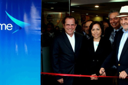 La Contraloría impuso al exministro correísta Elhers (derecha) una glosa por más de 15 millones de dólares por el arrendamiento de un avión para TAME.