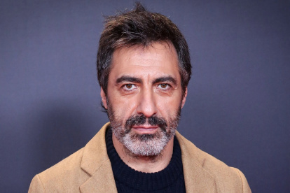 Juan del Val es Es escritor, guionista y columnista y presentador. Ha publicado novelas como Para Ana de tu muerto, Candela, Delparaíso y Bocabesada.