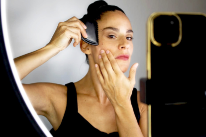 ¿Adicta al botox? Conoce una alternativa que sana desde la raíz. Ejercicios faciales que no solo quitan arrugas, sino que regulan tu sistema nervioso