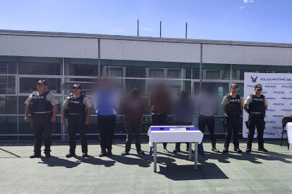 Uno de los detenidos ya tenía antecedentes por robo y otros delitos, detalló la Policía.