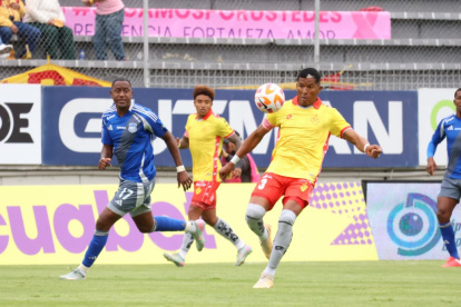 Emelec y Aucas igualaron sin goles en el estadio Gonzalo Pozo.