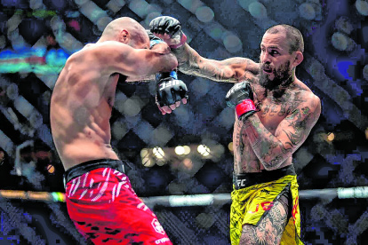 Chito Vera (d) tuvo una intensa y pareja pelea con Aiemann Zahabi (i) en el UFC Vancouver, que fue a favor del local por decisión dividida de parte de los jueces.