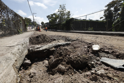 Actualmente, la calle 25 de Julio, en Puembo, está llena de tierra y, con cada lluvia, el tránsito de vehículos se ve interrumpido.