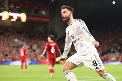 Manchester United sorprendió a Liverpool en Anfield.