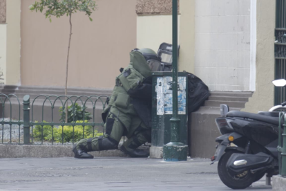 Agentes de la Policía Nacional cercaron la zona para verificar la alerta.