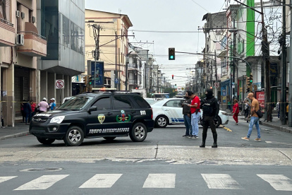 La Policía Nacional se desplegó en los alrededores del Mercado Central, ante la alerta.