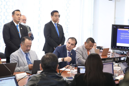 El ministro de Desarrollo Humano Harold Burbano compareció en la Comisión de Transparencia de la Asamblea Nacional