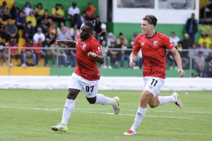 Leones del Norte se ubica segundo en la Serie B y acaricia el ascenso.