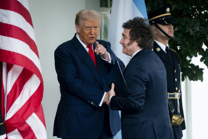 El presidente de Estados Unidos, Donald Trump, recibe al presidente argentino, Javier Milei, en la Casa Blanca en Washington, DC, EE. UU..