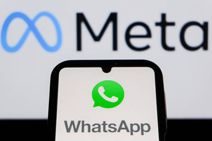 El botón de Meta AI se integra en la interfaz de WhatsApp. Los usuarios pueden eliminar el chat con el asistente o usar el comando /reset-ai para proteger su privacidad.