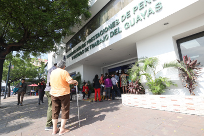 Agencia del IESS en la avenida de Las Américas, en el norte de Guayaquil.