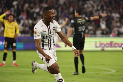 2025-10-17  Quito Ecuador .- Campeonato nacional de fútbol, Liga ECUABET 2025. Liga de Quito (LDU) vs Barcelona. Partido jugado en el estadio Rodrigo Paz Delgado. 
Fotos : API/ Patricio Terán