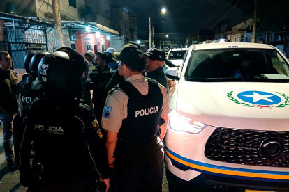 La Policía Nacional y la empresa municipal Segura realizan operativos para controlar que las reuniones en hogares o locales no excedan los límites de volumen permitido.