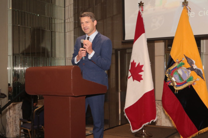 Craig Kowalik, embajador de Canadá en Ecuador, cuenta con una maestría en Asuntos Internacionales por Carleton University.