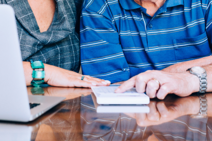 Las jubilaciones ofrecen pensiones vitalicias, pero con requisitos, financiamiento y beneficios distintos.