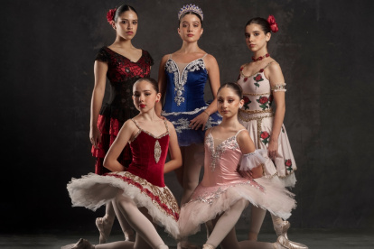 El talento ecuatoriano viaja con destino a París, Francia para la Youth America Grand Prix.