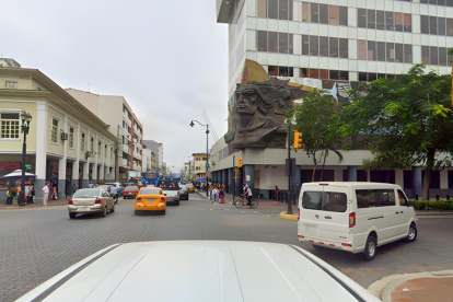 El cierre vial se dio en 9 de Octubre y José de Antepara, centro de Guayaquil, donde hay una dependencia de Fiscalía.