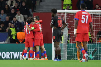 PSG y una locura de goleada le pasó 7-2 al Leverkusen en Alemania.