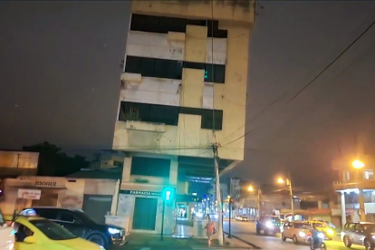 El edificio ‘El Inmortal’, en el centro de Machala, resistió nuevamente un fuerte sismo sin daños visibles.