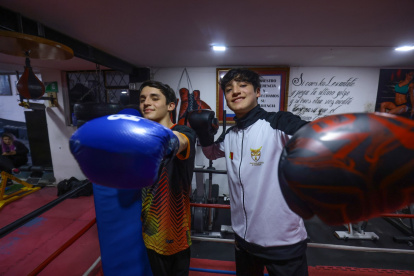 Los hermanos Anthony (i) y Juan Pablo Morán (d) empezaron hace ocho años en las artes marciales con el ‘Sojukay’.