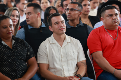 El presidente publicó el estado de la banca privada y los invitó a pagar el décimo el 14 de noviembre.