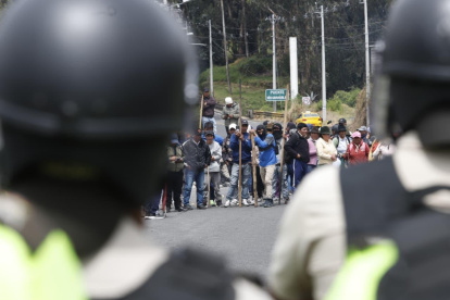 En varias zonas rurales, al norte de Pichincha, los manifestantes indígenas se han enfrentado con miembros de la fuerza del orden.