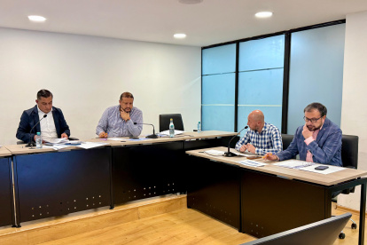 Solo dos concejales, Fidel Chamba y Diego Garrido, asistieron a la sesión convocada para este 22 de octubre.