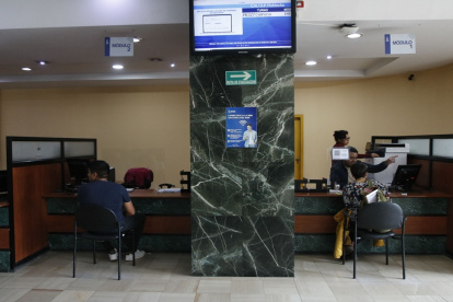 Los usuarios no requieren ir a las oficinas, pueden ingresar al portal web del IESS con su número de cédula y clave personal.