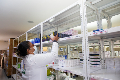 Referencial. La convocatoria autoriza la adquisición urgente de medicamentos, dispositivos médicos y bienes estratégicos.