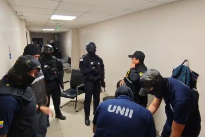 Los allanamientos se produjeron en las oficinas de la Agencia de Tránsito y Movilidad (ATM), ante una posible red que cometía delitos en la institución.