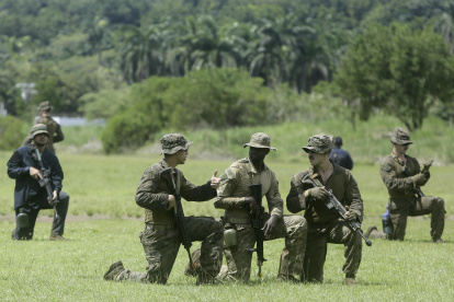 Fuerzas militares y policiales de élite de Estados Unidos y Panamá realizan ejercicios conjuntos, este 22 de octubre de 2025, en Colón (Panamá).