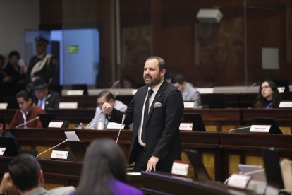 El legislador ponente, Diego Franco, fue el primero en tomar la palabra en el debate de la ley urgente.