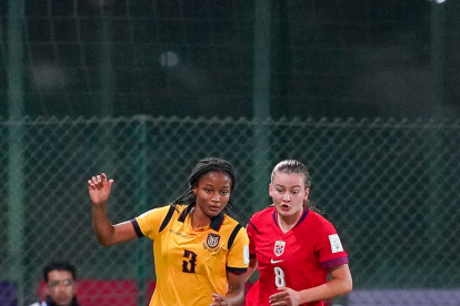 Maite Zambrano es la capitna de Ecuador en el Mundial Sub-17 e hizo un gol ante Noruega.