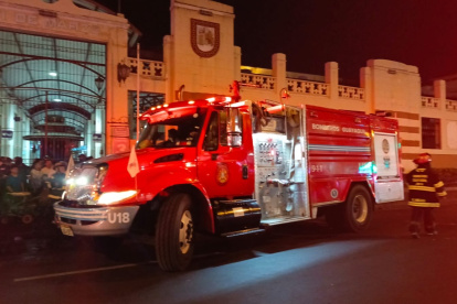 Tras una rápida respuesta el fuego fue controlado de inmediato y se evitó su propagación a otros locales.