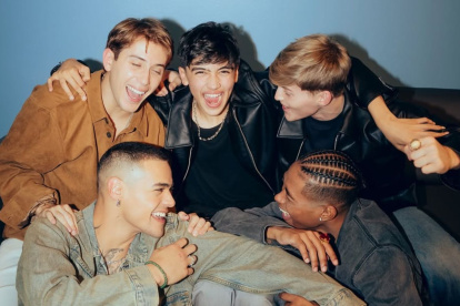 La primera foto de la banda Santos Bravos.