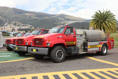 Cada cambión tiene una capacidad para 1.500 galones de agua.