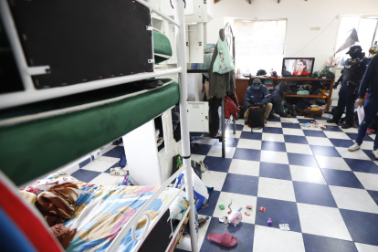 Situación. En el lugar se encontraron preservativos. También insalubridad en las habitaciones y baños.