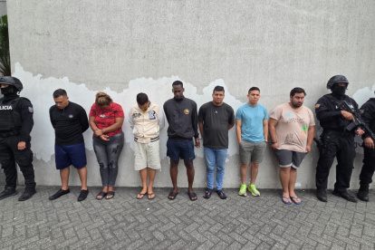 Entre los aprehendidos se encuentran seis agentes penitenciario, dos militares en servicio activo y cuatro presos.