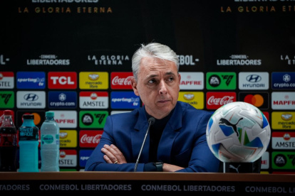 El técnico brasileño durante la rueda de prensa post partido.