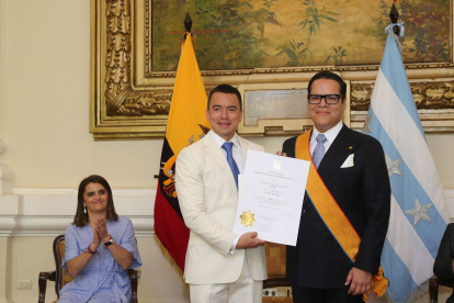 José Julio Neira asume nuevo cargo y ya suma 11 funciones.