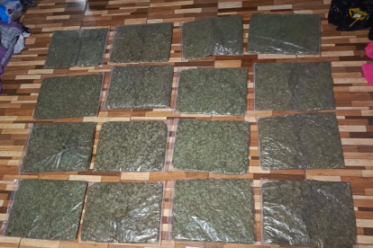 En la vivienda se encontraron 7.816 gramos de marihuana y una balanza.