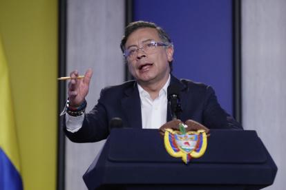 El presidente de Colombia, Gustavo Petro, habla durante una rueda de prensa en Bogotá (Colombia).
