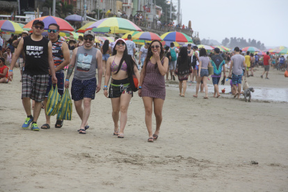 Las playas son parte de los destinos más cotizados por los turistas ecuatorianos durante los feriados.