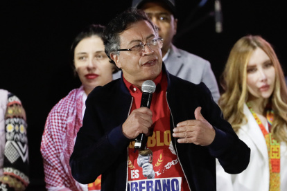 El presidente de Colombia, Gustavo Petro, habla en la plaza de Bolívar, en Bogotá (Colombia).