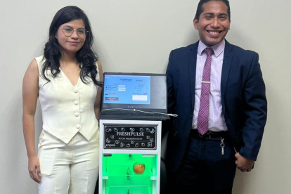 Egresados de la ESPOL desarrollan un prototipo que conserva alimentos mediante pulsos eléctricos, sin calor ni químicos.