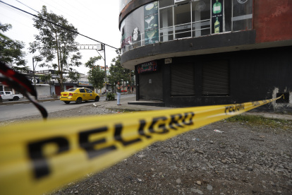 El crimen se cometió en un billar ubicado en la avenida Abraham Calazacón, cerca de la terminal terrestre de Santo Domingo de los Tsáchilas.