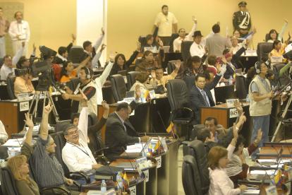 En 2008, 130 asambleístas constituyentes fueron los encargados de redactar la Carta Política, en Montecristi, Manabí.