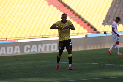 Jhonny Quiñónez hizo el gol de Barcelona en el Monumental.