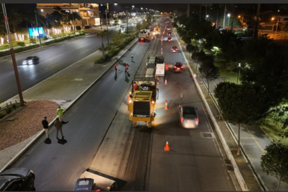 La renovación de la Av. Samborondón redefine la conectividad del cantón, integrando infraestructura moderna, señalización inteligente y espacios más seguros para peatones y ciclistas.