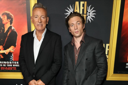 Jeremy Allen White y Bruce Springsteen en el estreno en Hollywood de "Springsteen: Deliver me from nowhere".
